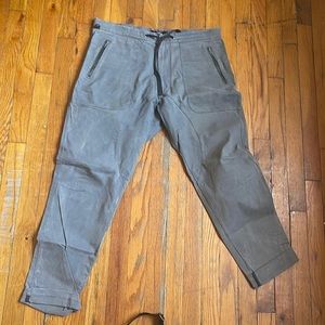 Exclusive atrium store (store closed)